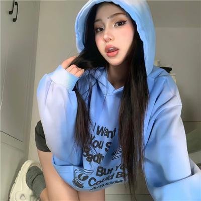 年轻女人